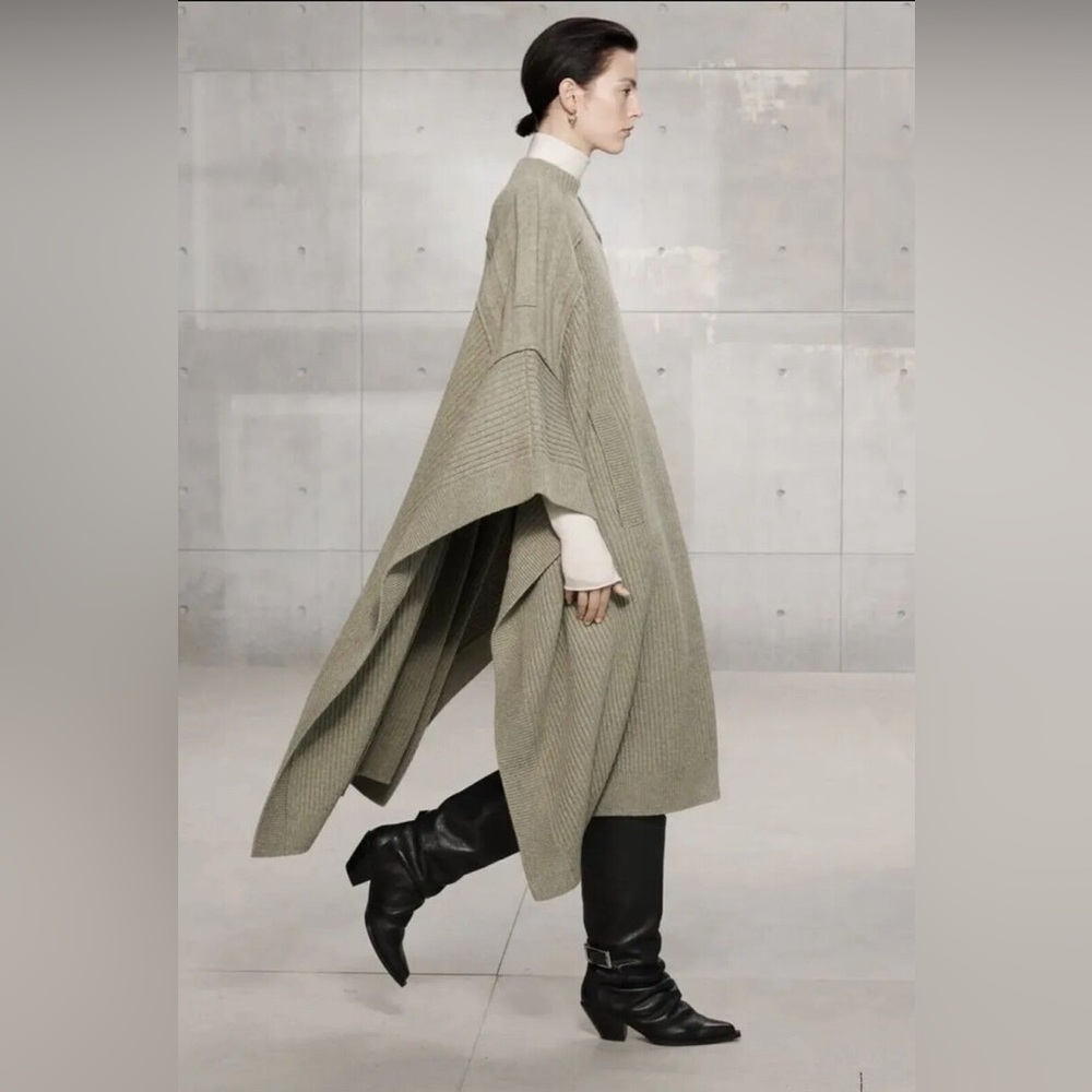 ZARA SRPLS 2022 WOOL PONCHO size M